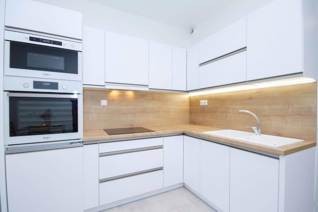 Apartment In Bratislava With Free Parking Eksteriør bilde